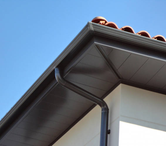 Pose de gouttières aluminium dans l'Essonne — TG Couverture